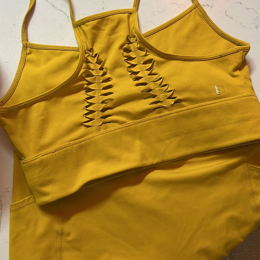 Le Ore workout set, golden yellow
